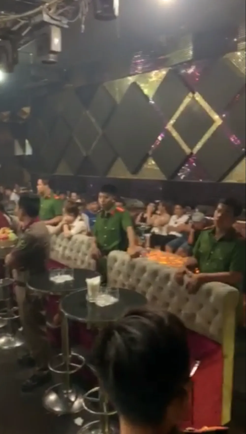 Đột kích vũ trường Đông Kinh, phát hiện 27 thanh niên dương tính với ma tuý ảnh 3