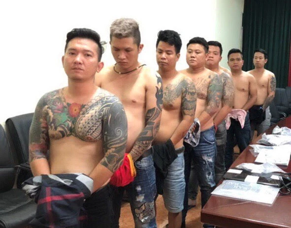 Khởi tố thêm nhiều đàn em trong nhóm giang hồ Vũ “bông hồng” ảnh 1 Khởi tố thêm nhiều đàn em trong nhóm giang hồ Vũ “bông hồng” ảnh 1