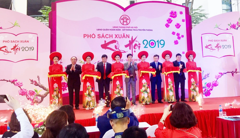 Tưng bừng khai mạc Phố sách Xuân Kỷ Hợi 2019