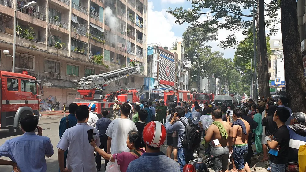  Giải cứu gần 30 người mắc kẹt trong đám cháy ký túc xá ở TPHCM ảnh 11