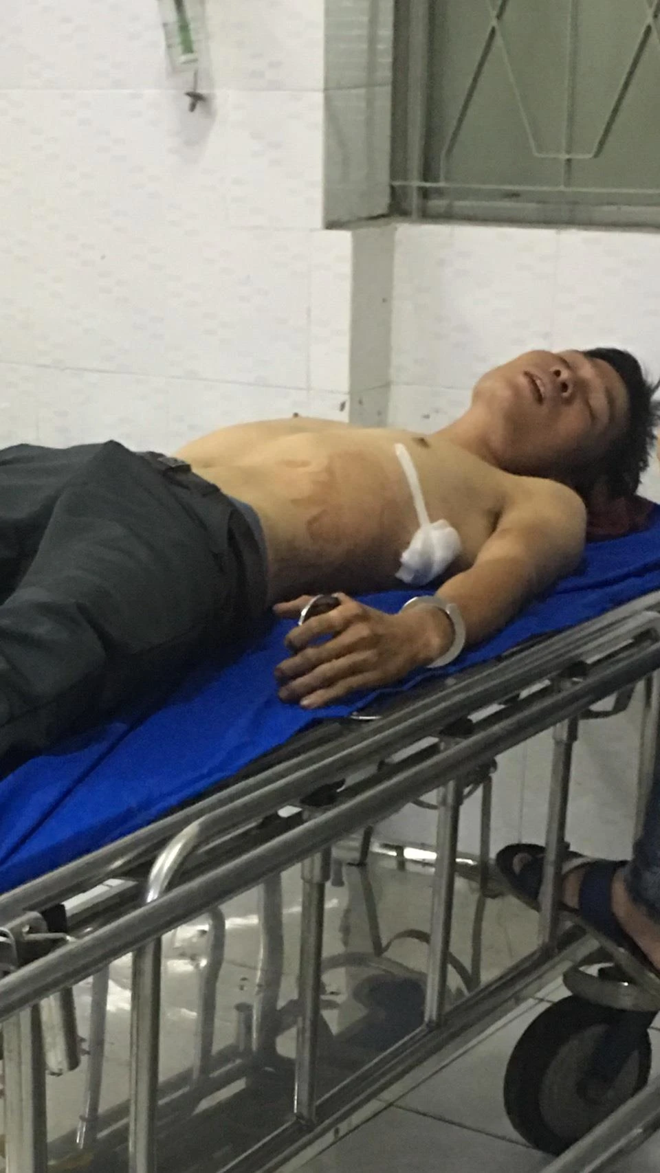 Người đàn ông dùng dao sát hại tình địch cùng vợ hờ ảnh 2 Người đàn ông dùng dao sát hại tình địch cùng vợ hờ ảnh 2