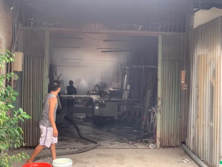 Cháy lớn ở quận Thủ Đức, khói đen bốc cao hàng chục mét ảnh 3 Cháy lớn ở quận Thủ Đức, khói đen bốc cao hàng chục mét ảnh 3