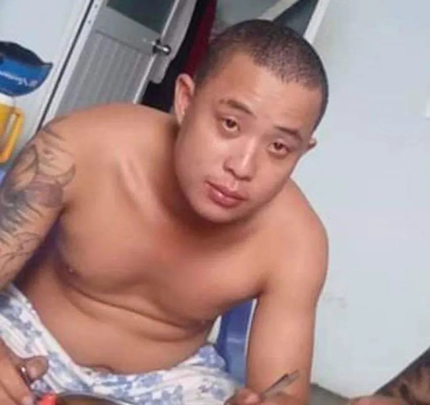  Phẫn nộ cảnh người cha ném con gái hơn 1 tuổi xuống nệm rồi quay clip đăng lên mạng ảnh 1