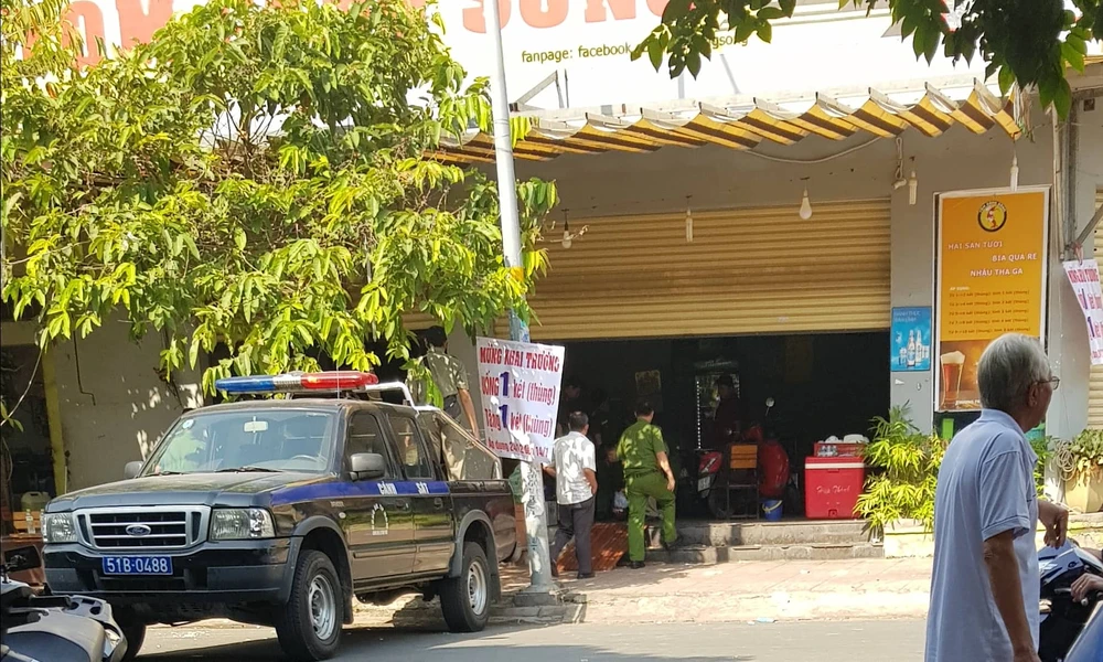 Công an phong tỏa khám nghiệm hiện trường.