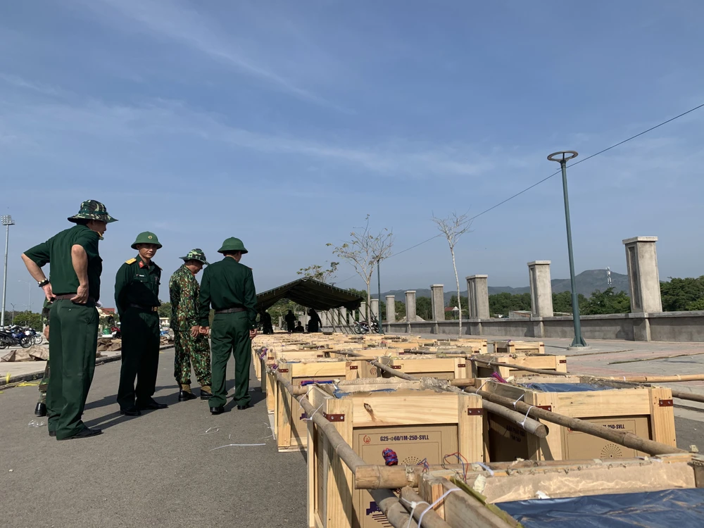1.200 giàn pháo hoa chờ bắn dịp giao thừa tại Bà Rịa - Vũng Tàu ảnh 1 1.200 giàn pháo hoa chờ bắn dịp giao thừa tại Bà Rịa - Vũng Tàu ảnh 1