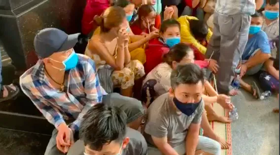 Triệt phá sòng bạc ở nghĩa trang gia tộc quận 12, tạm giữ 27 đối tượng ảnh 1