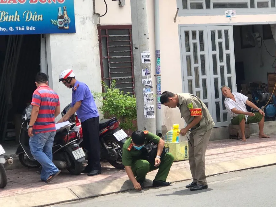 Công an khám nghiệm hiện trường
