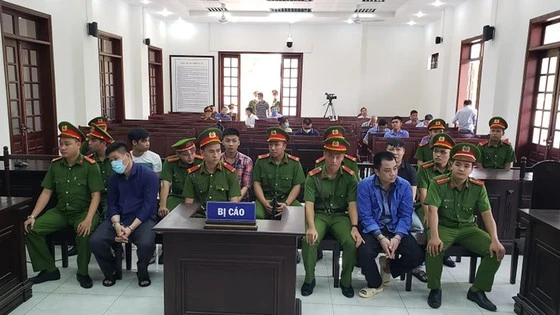Giám đốc gọi điện giang hồ vây chặn xe công an ở Đồng Nai lãnh thêm 3 năm tù về tội trốn thuế ảnh 2 Giám đốc gọi điện giang hồ vây chặn xe công an ở Đồng Nai lãnh thêm 3 năm tù về tội trốn thuế ảnh 2