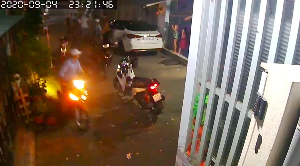 Nhóm “giang hồ” dùng hung khí xông vào nhà dân đánh người ảnh 3 Nhóm “giang hồ” dùng hung khí xông vào nhà dân đánh người ảnh 3