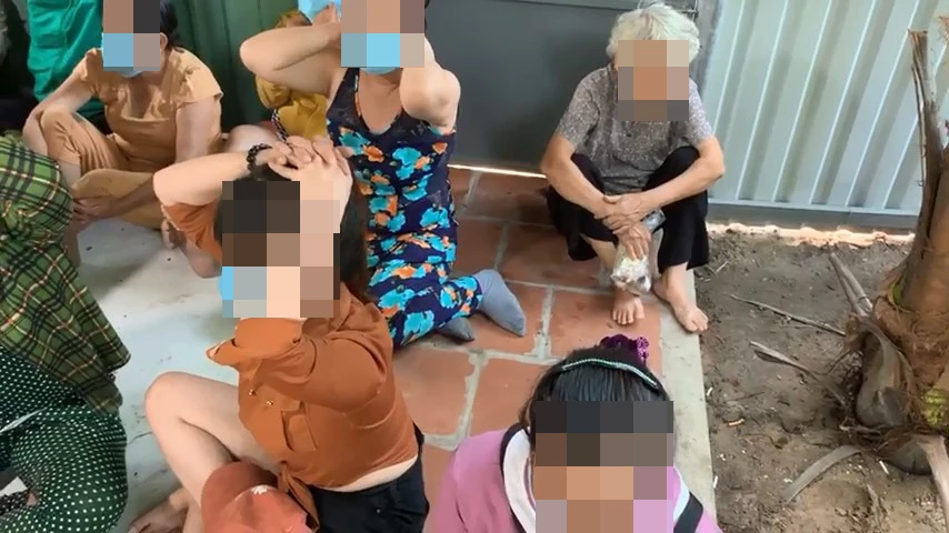 Phá sòng bạc do "quý bà" cầm đầu, quy tụ nhiều đối tượng mang tiền án, tiền sự ở huyện Củ Chi ảnh 2 Phá sòng bạc do "quý bà" cầm đầu, quy tụ nhiều đối tượng mang tiền án, tiền sự ở huyện Củ Chi ảnh 2