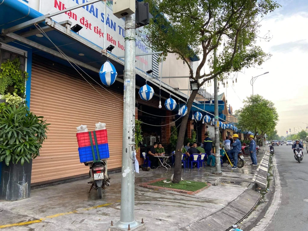 Cháy quán ăn ở quận 12, nhiều người hoảng sợ ảnh 2 Cháy quán ăn ở quận 12, nhiều người hoảng sợ ảnh 2