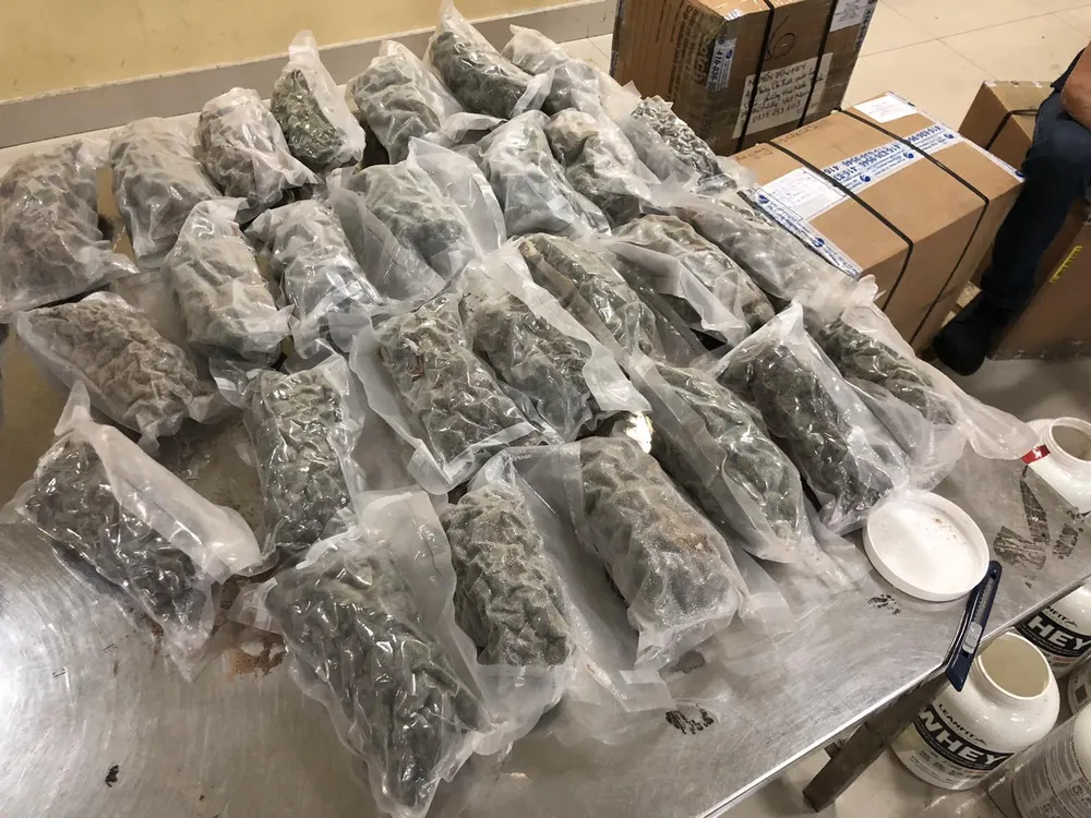 Phát hiện gần 5 kg ma túy từ Canada về Việt Nam qua cửa khẩu Tân Sơn Nhất ảnh 1 Phát hiện gần 5 kg ma túy từ Canada về Việt Nam qua cửa khẩu Tân Sơn Nhất ảnh 1