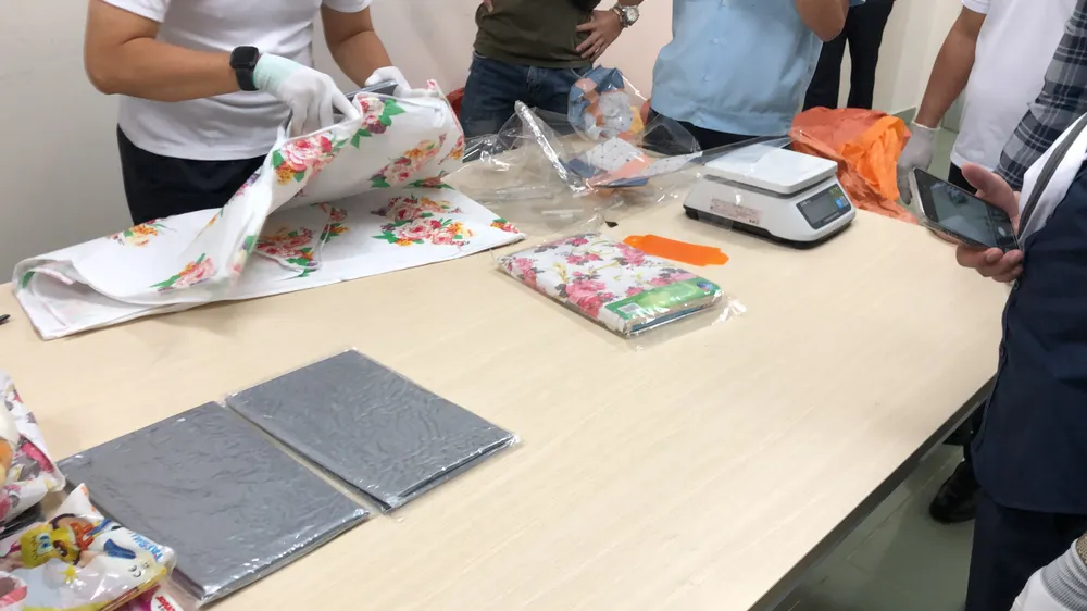 Phát hiện hơn 31 kg ma tuý trong kiện hàng nhập khẩu qua đường chuyển phát nhanh ảnh 3 Phát hiện hơn 31 kg ma tuý trong kiện hàng nhập khẩu qua đường chuyển phát nhanh ảnh 3