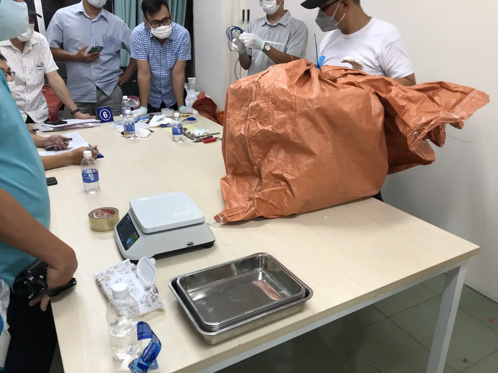 Phát hiện hơn 31 kg ma tuý trong kiện hàng nhập khẩu qua đường chuyển phát nhanh ảnh 8 Phát hiện hơn 31 kg ma tuý trong kiện hàng nhập khẩu qua đường chuyển phát nhanh ảnh 8