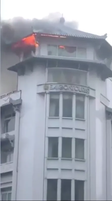 Cháy lớn tại khách sạn Đồng Khánh ở quận 5, TPHCM ảnh 1