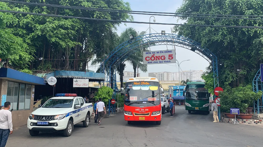 Kiểm tra nồng độ cồn, ma túy với tài xế ở Bến xe Miền Đông trước dịp lễ 30-4 và 1-5 ảnh 1 Kiểm tra nồng độ cồn, ma túy với tài xế ở Bến xe Miền Đông trước dịp lễ 30-4 và 1-5 ảnh 1