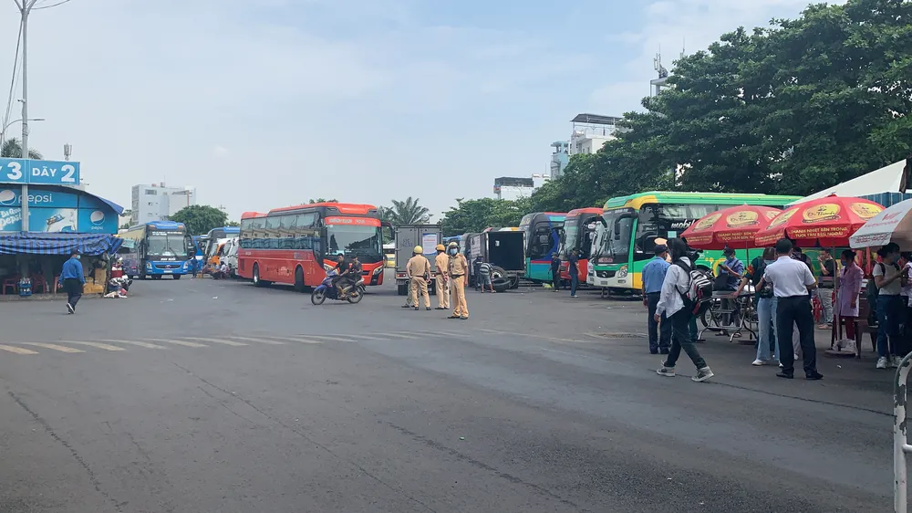 Kiểm tra nồng độ cồn, ma túy với tài xế ở Bến xe Miền Đông trước dịp lễ 30-4 và 1-5 ảnh 5 Kiểm tra nồng độ cồn, ma túy với tài xế ở Bến xe Miền Đông trước dịp lễ 30-4 và 1-5 ảnh 5