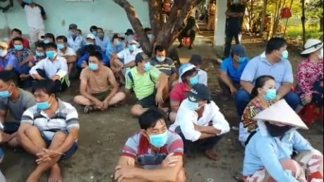 Phá trường gà tạm giữ 128 đối tượng ở huyện Cần Giờ ảnh 1 Phá trường gà tạm giữ 128 đối tượng ở huyện Cần Giờ ảnh 1