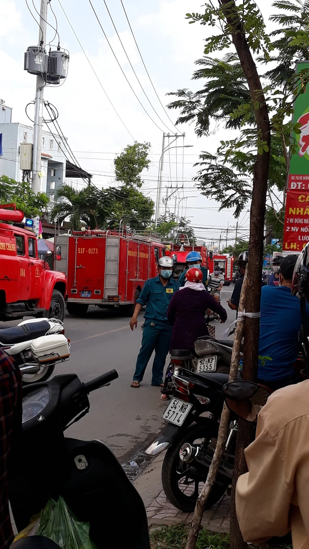 Cửa hàng sơn ở huyện Bình Chánh cháy lan sang nhà dân ảnh 1 Cửa hàng sơn ở huyện Bình Chánh cháy lan sang nhà dân ảnh 1