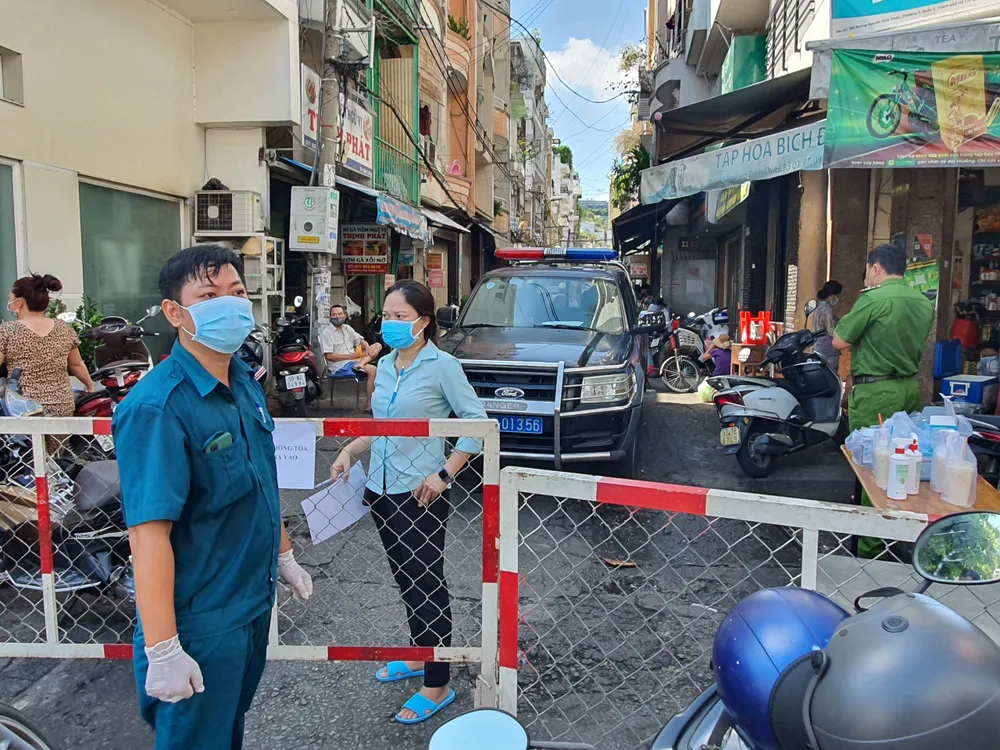 Phong toả con hẻm đường Nguyễn Đình Chiểu do có ca nghi mắc Covid-19 ảnh 2