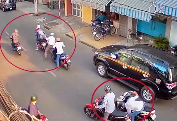 Một vụ cướp giật tài sản trên đường phố. Ảnh minh họa.