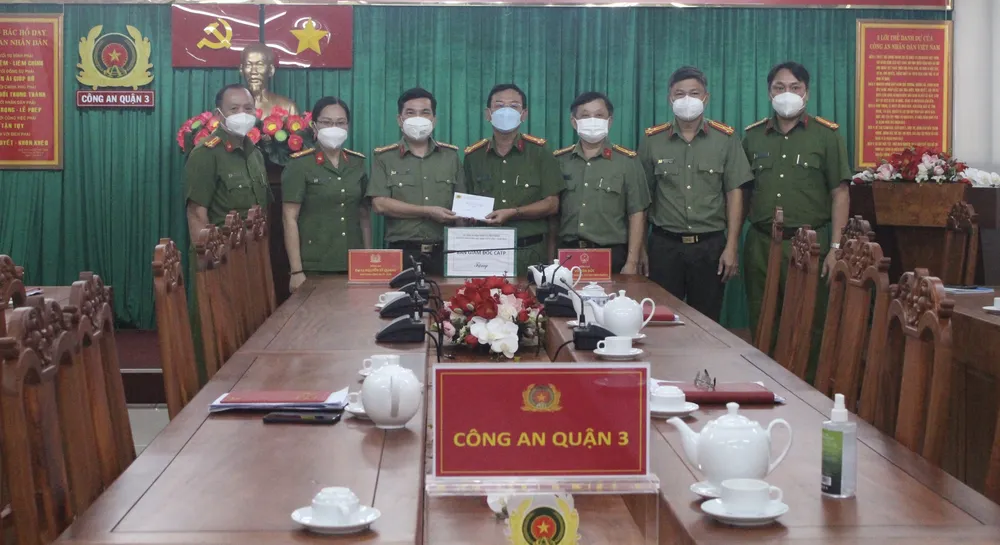 Lãnh đạo Công an TPHCM thăm hỏi, động viên Công an quận 3, quận Tân Bình ảnh 2 Lãnh đạo Công an TPHCM thăm hỏi, động viên Công an quận 3, quận Tân Bình ảnh 2