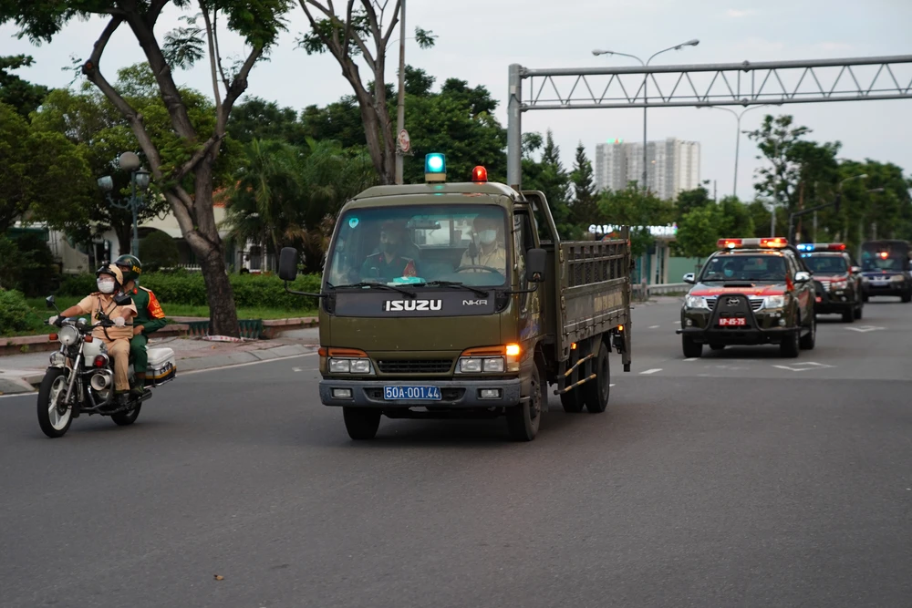 Công an TPHCM phối hợp cùng các đơn vị tuần tra kiểm soát phòng, chống dịch Covid-19