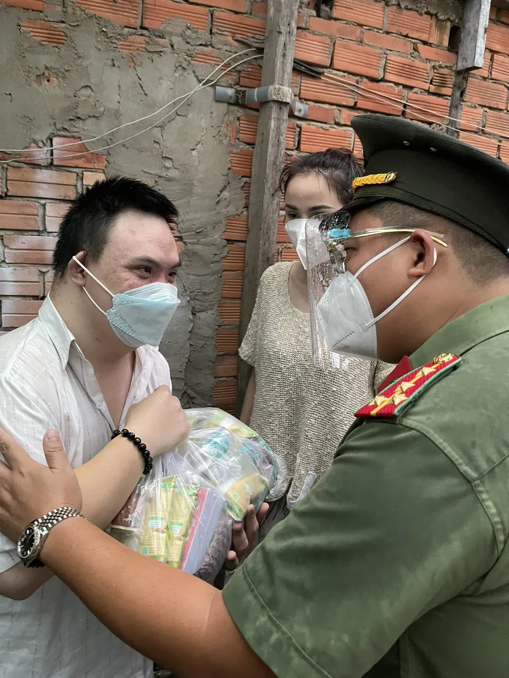 CSGT TPHCM trao 2.500 phần quà Trung thu tới các cháu thiếu nhi ở TP Thủ Đức ảnh 13 CSGT TPHCM trao 2.500 phần quà Trung thu tới các cháu thiếu nhi ở TP Thủ Đức ảnh 13