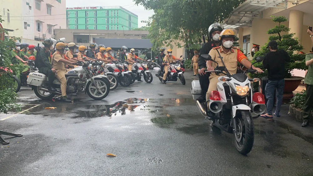 Công an TPHCM đồng loạt ra quân tuần tra, kiểm soát lưu động trong trạng thái “bình thường mới“ ảnh 5