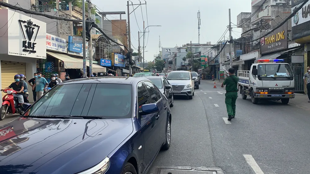 Ô tô tông chết 1 người đi bộ ở quận Bình Thạnh ảnh 6 Ô tô tông chết 1 người đi bộ ở quận Bình Thạnh ảnh 6