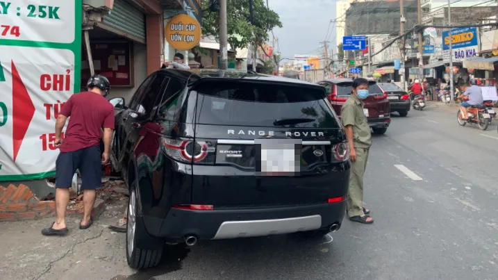 Ô tô tông chết 1 người đi bộ ở quận Bình Thạnh ảnh 2 Ô tô tông chết 1 người đi bộ ở quận Bình Thạnh ảnh 2