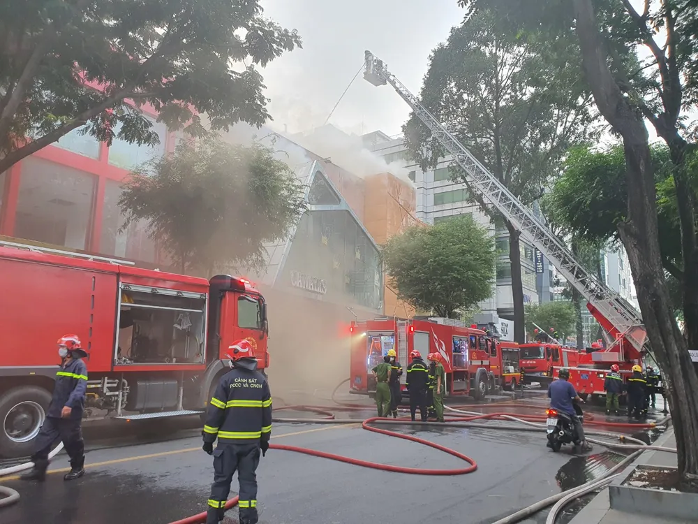 Cháy lớn ở quán Canalis Club, quận 3 TPHCM ảnh 2