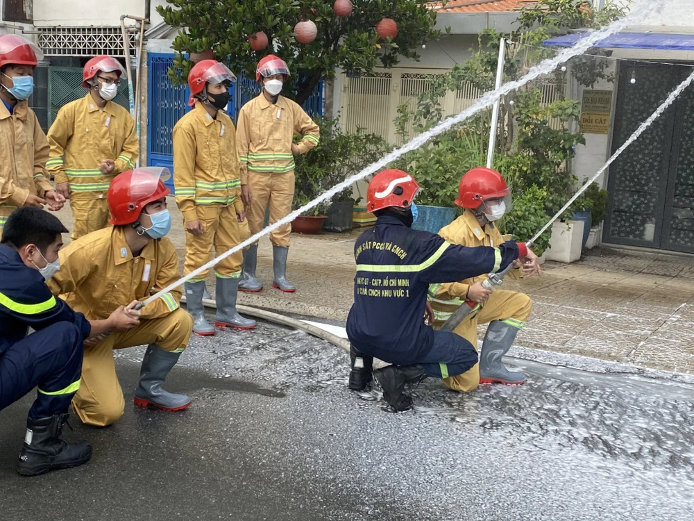 Ra mắt đội hình thanh niên phản ứng nhanh PCCC&CNCH