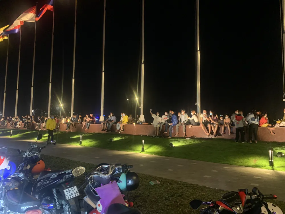 Những người lặng lẽ làm việc trong đêm 29 và rạng sáng mùng 1 Tết Nguyên đán ảnh 4 Những người lặng lẽ làm việc trong đêm 29 và rạng sáng mùng 1 Tết Nguyên đán ảnh 4