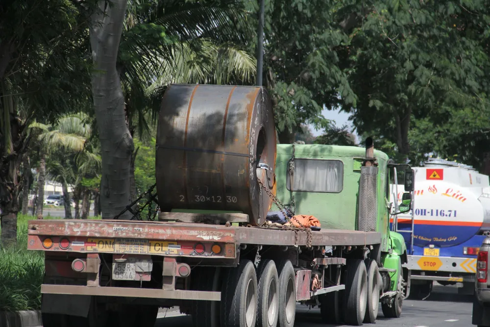 CSGT TPHCM xử lý nhiều xe đầu kéo chở cuộn thép không đảm bảo an toàn ảnh 3 CSGT TPHCM xử lý nhiều xe đầu kéo chở cuộn thép không đảm bảo an toàn ảnh 3