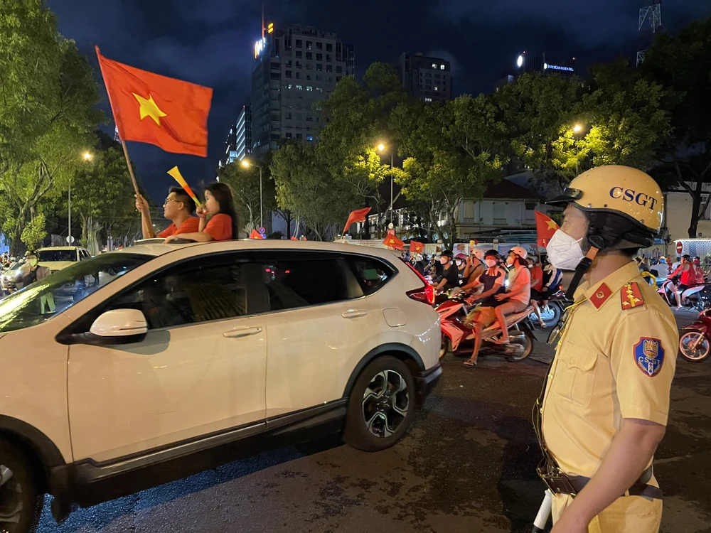 TPHCM: “Đi bão” sau trận chung kết, hơn 100 phương tiện bị tạm giữ ảnh 5 TPHCM: “Đi bão” sau trận chung kết, hơn 100 phương tiện bị tạm giữ ảnh 5