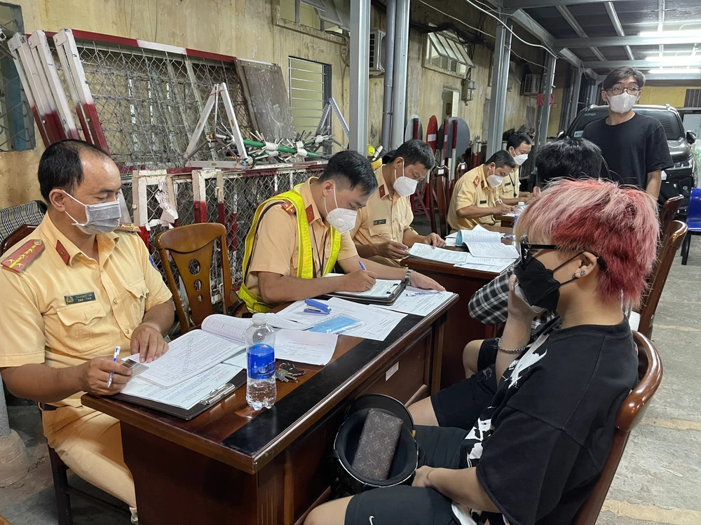 TPHCM: “Đi bão” sau trận chung kết, hơn 100 phương tiện bị tạm giữ ảnh 7 TPHCM: “Đi bão” sau trận chung kết, hơn 100 phương tiện bị tạm giữ ảnh 7