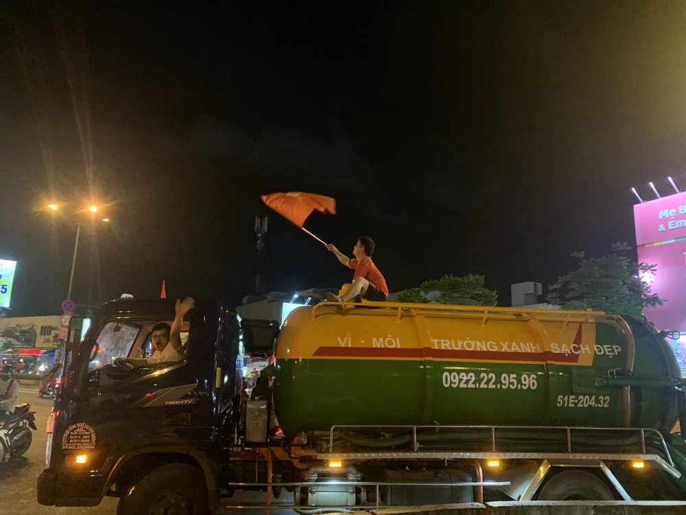 TPHCM: “Đi bão” sau trận chung kết, hơn 100 phương tiện bị tạm giữ ảnh 4 TPHCM: “Đi bão” sau trận chung kết, hơn 100 phương tiện bị tạm giữ ảnh 4