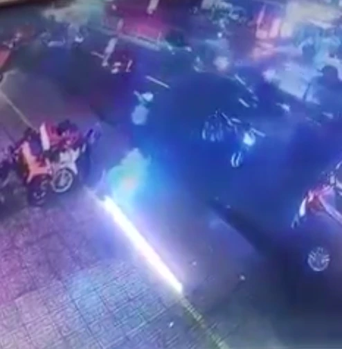 Nam thanh niên nghi dùng súng dọa nhiều người ở TPHCM ảnh 1 Nam thanh niên nghi dùng súng dọa nhiều người ở TPHCM ảnh 1