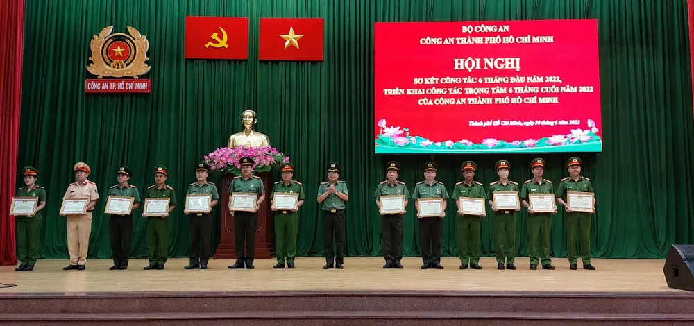 Trung tướng Tô Ân Xô: Thời gian qua đã kiềm chế gia tăng tội phạm ảnh 4