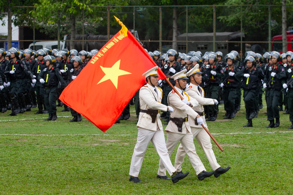 Ra mắt Trung đoàn Cảnh sát cơ động dự bị chiến đấu thuộc Công an TPHCM. Ảnh: HOÀNG HÙNG 