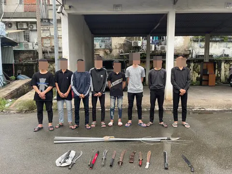 17 đối tượng “hỗn chiến” vì 2 nữ sinh mặc đầm giống nhau ảnh 2