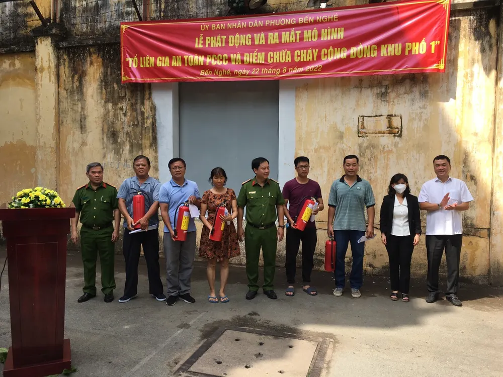 Ra mắt mô hình Tổ liên gia an toàn PCCC và Điểm chữa cháy công cộng ở quận 1 ảnh 1 Ra mắt mô hình Tổ liên gia an toàn PCCC và Điểm chữa cháy công cộng ở quận 1 ảnh 1