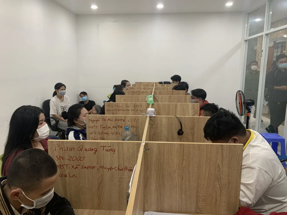 Triệt phá đường dây mạo danh ngân hàng để lừa đảo hơn 600 người ảnh 3 Triệt phá đường dây mạo danh ngân hàng để lừa đảo hơn 600 người ảnh 3