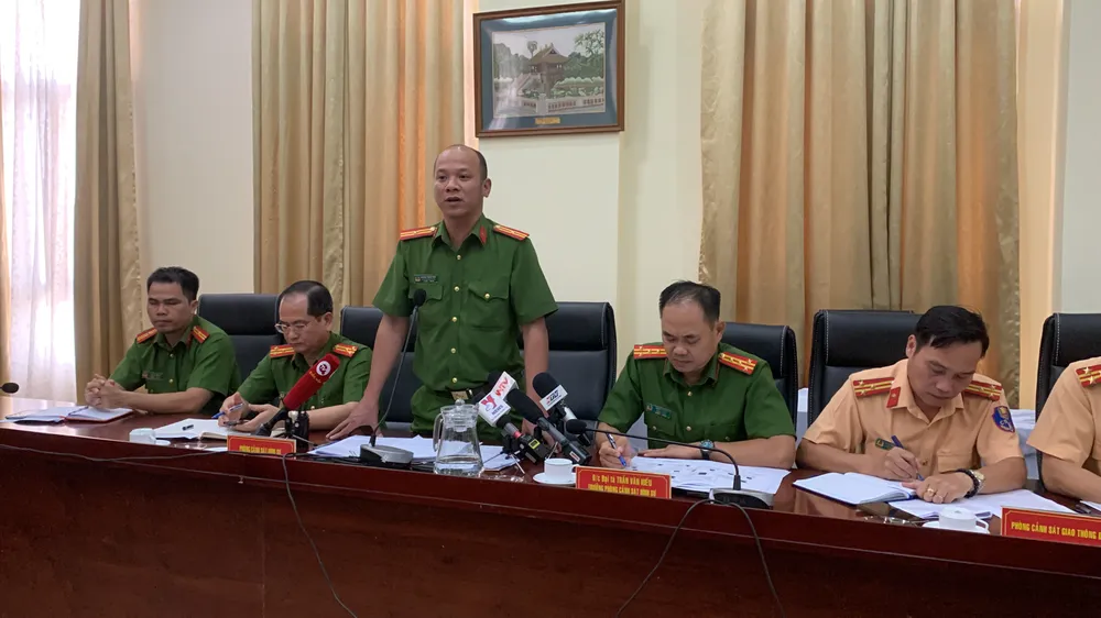 Thiếu tá Nguyễn Thành Hưng, Phó Trưởng Phòng Cảnh sát Hình sự (PC02), Công an TPHCM cho biết, đến nay ban chuyên án đã khởi tố, bắt tạm giam 33 bị can. Ảnh: CHÍ THẠCH