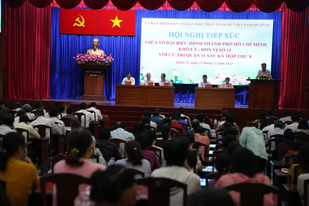 Quang cảnh buổi tiếp xúc cử tri