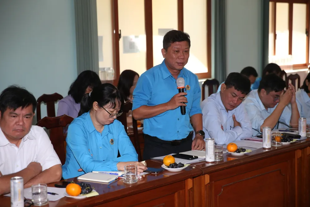 Các đại biểu báo cáo tại hội nghị Các đại biểu báo cáo tại hội nghị