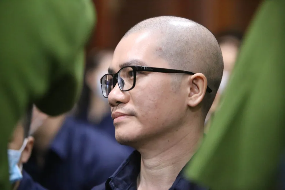 Bị cáo Luyện bị tuyên mức án tù chung thân về tội "Lừa đảo chiếm đoạt tài sản" Bị cáo Luyện bị tuyên mức án tù chung thân về tội "Lừa đảo chiếm đoạt tài sản"