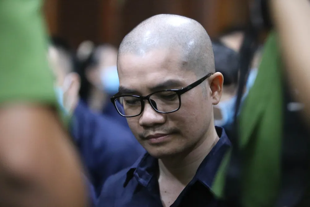 Bị cáo Nguyễn Thái Luyện tại tòa Bị cáo Nguyễn Thái Luyện tại tòa