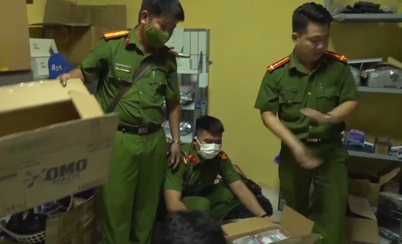 Công an khám xét các TTĐK thu giữ tài liệu chứng cứ Công an khám xét các TTĐK thu giữ tài liệu chứng cứ